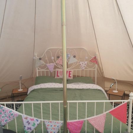 Wildberry Glamping Ξενοδοχείο Orgères-la-Roche Εξωτερικό φωτογραφία