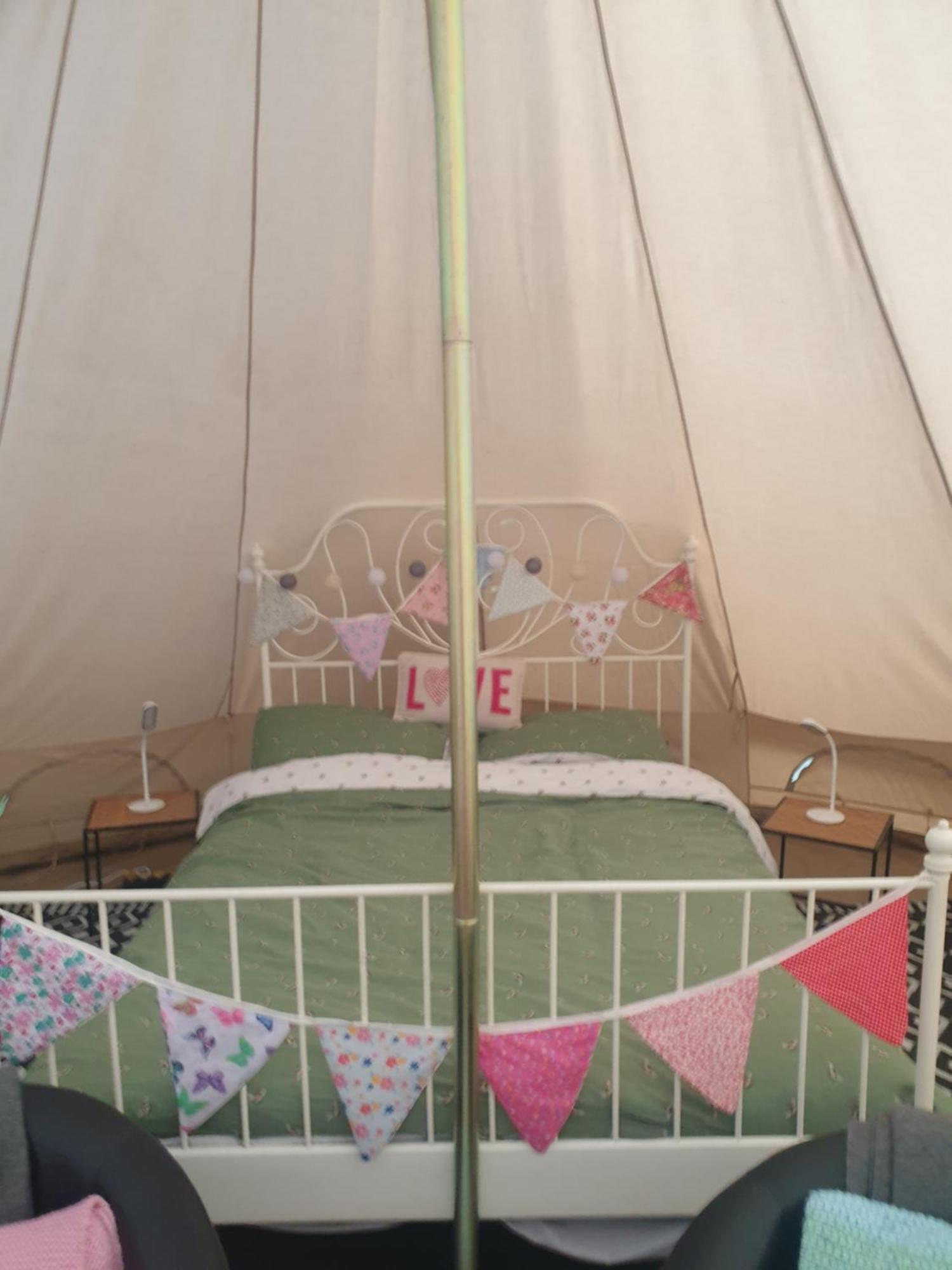 Wildberry Glamping Ξενοδοχείο Orgères-la-Roche Εξωτερικό φωτογραφία